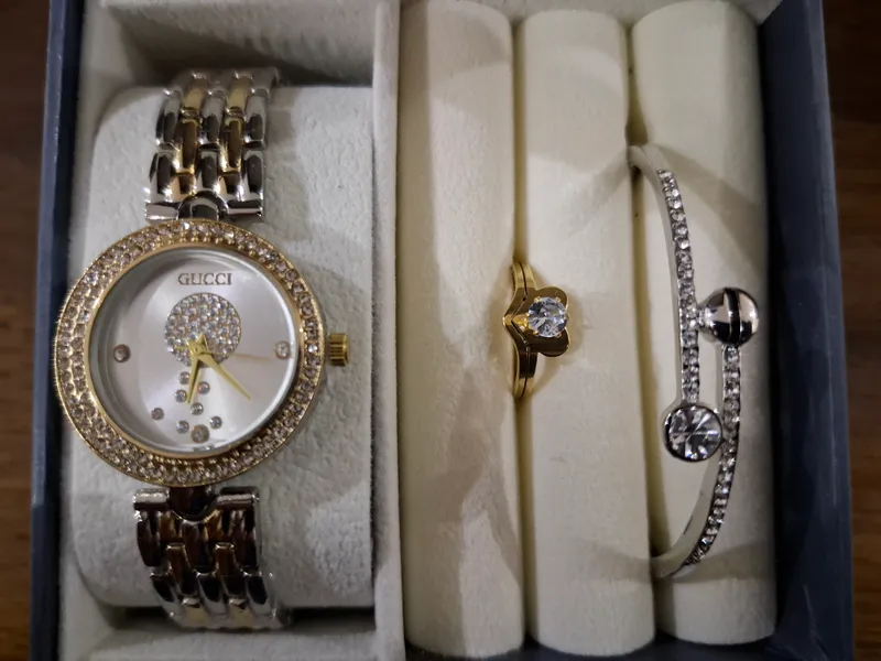 ساعة نسائية GUCCI