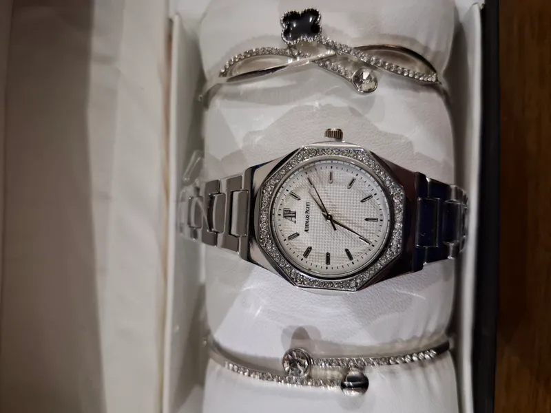 ساعة نسائية Audemars Piguet